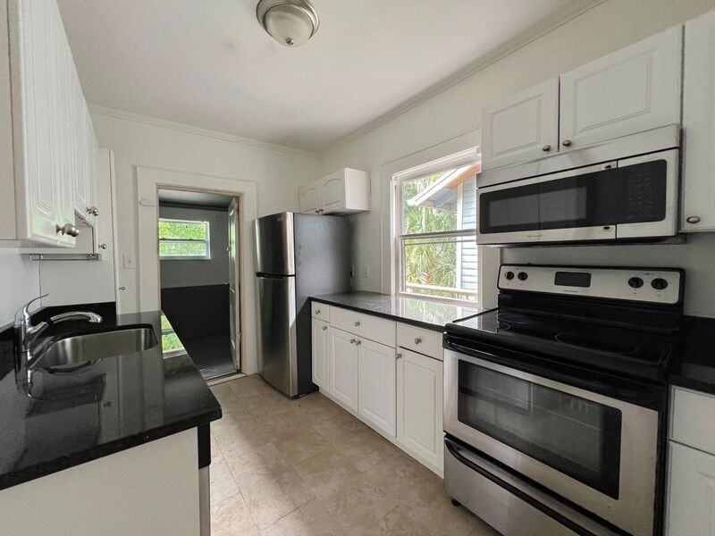 410 Broadway Ave #4 - Photo 3 of 7