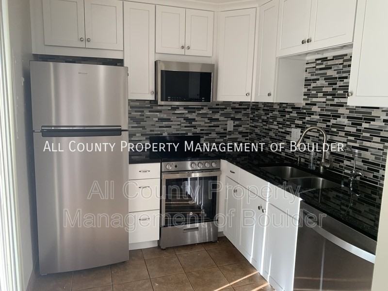 800 W Moorhead Cir #C - Photo 2 of 18