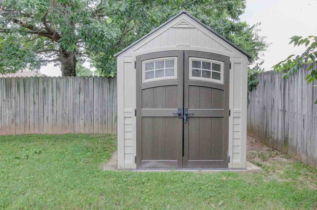 3119 Larson Ln - Photo 3 of 50