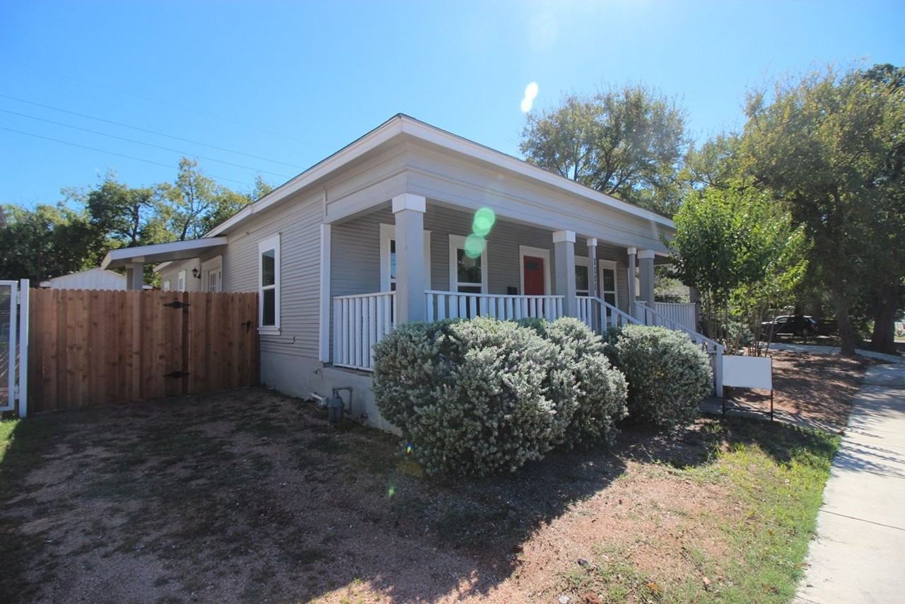 1111 Angelina St - Photo 2 of 19