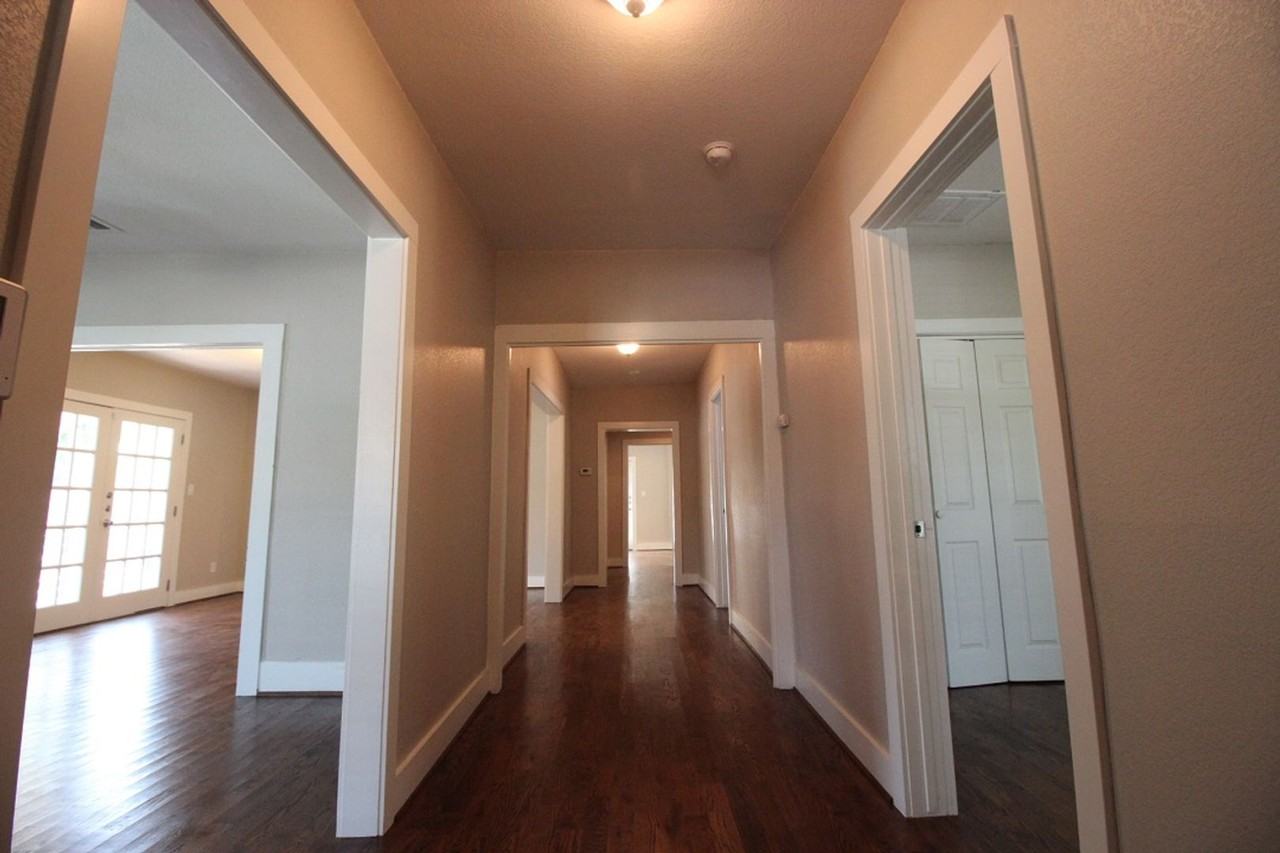 1111 Angelina St - Photo 3 of 19