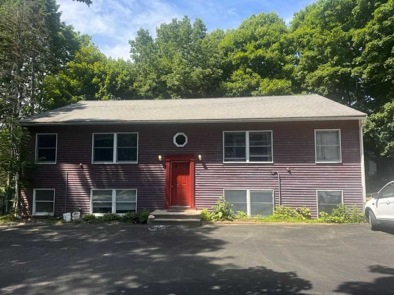 472 Middle St - Photo 2 of 15