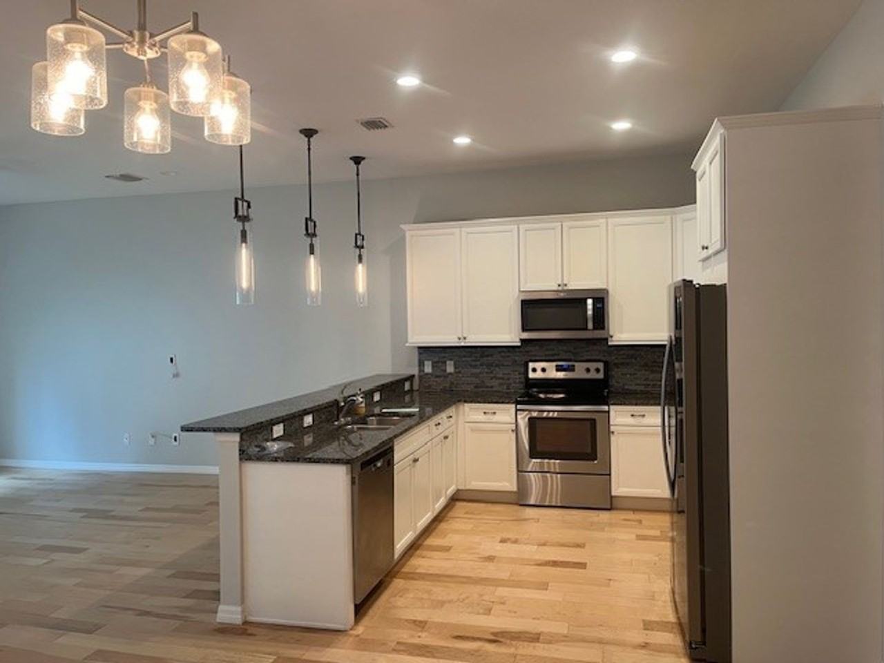 505 N Trask St - Photo 3 of 19