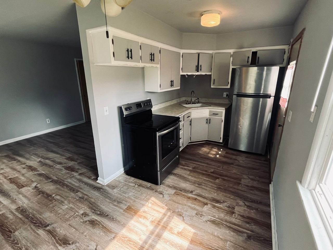 508 Greenfield Rd - Photo 3 of 11