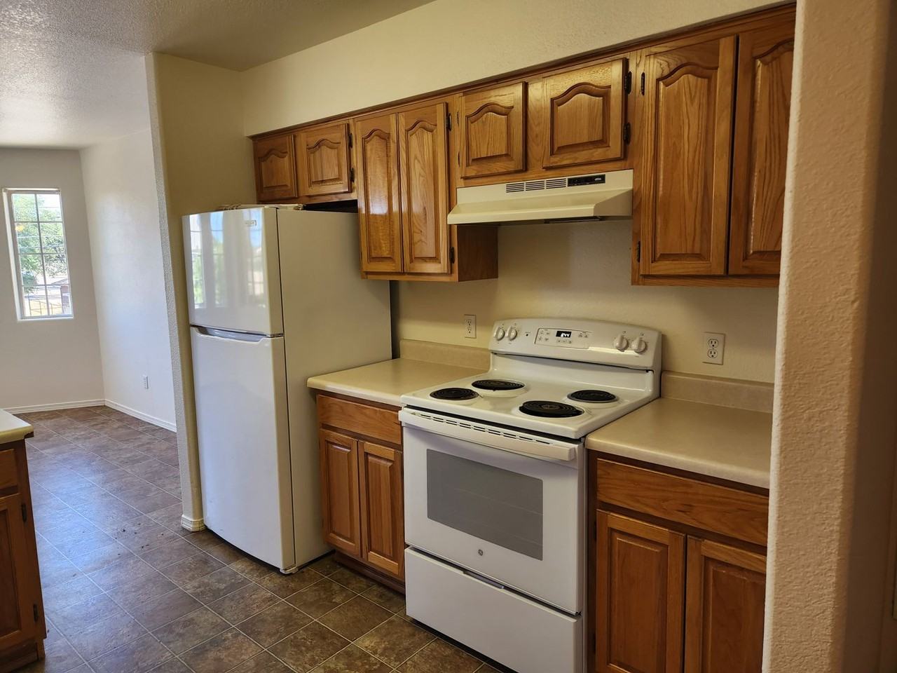 512 W Longhorn Rd - Photo 3 of 18