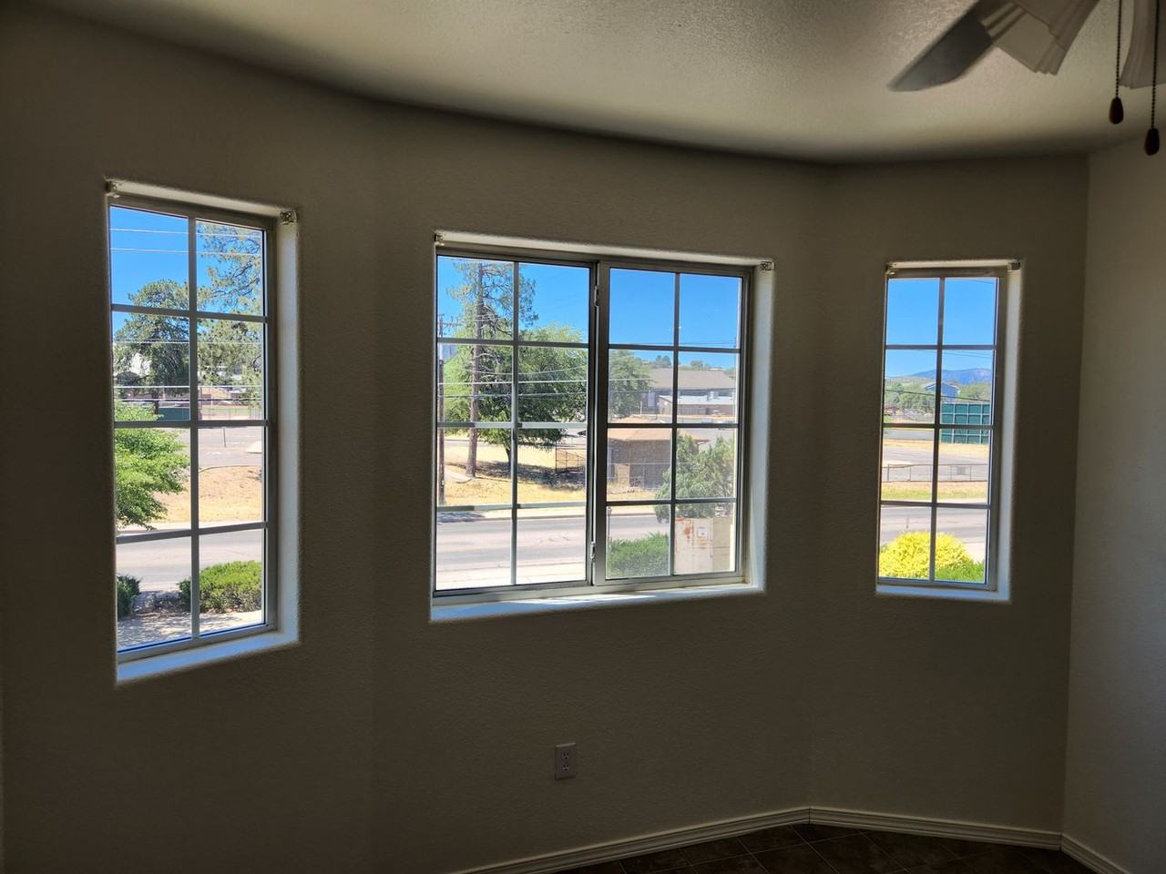 512 W Longhorn Rd - Photo 5 of 18