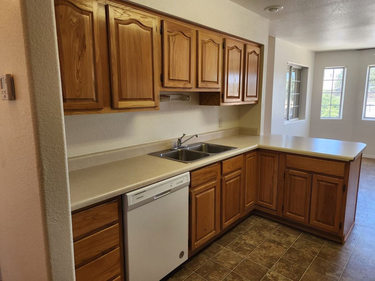 512 W Longhorn Rd - Photo 6 of 18