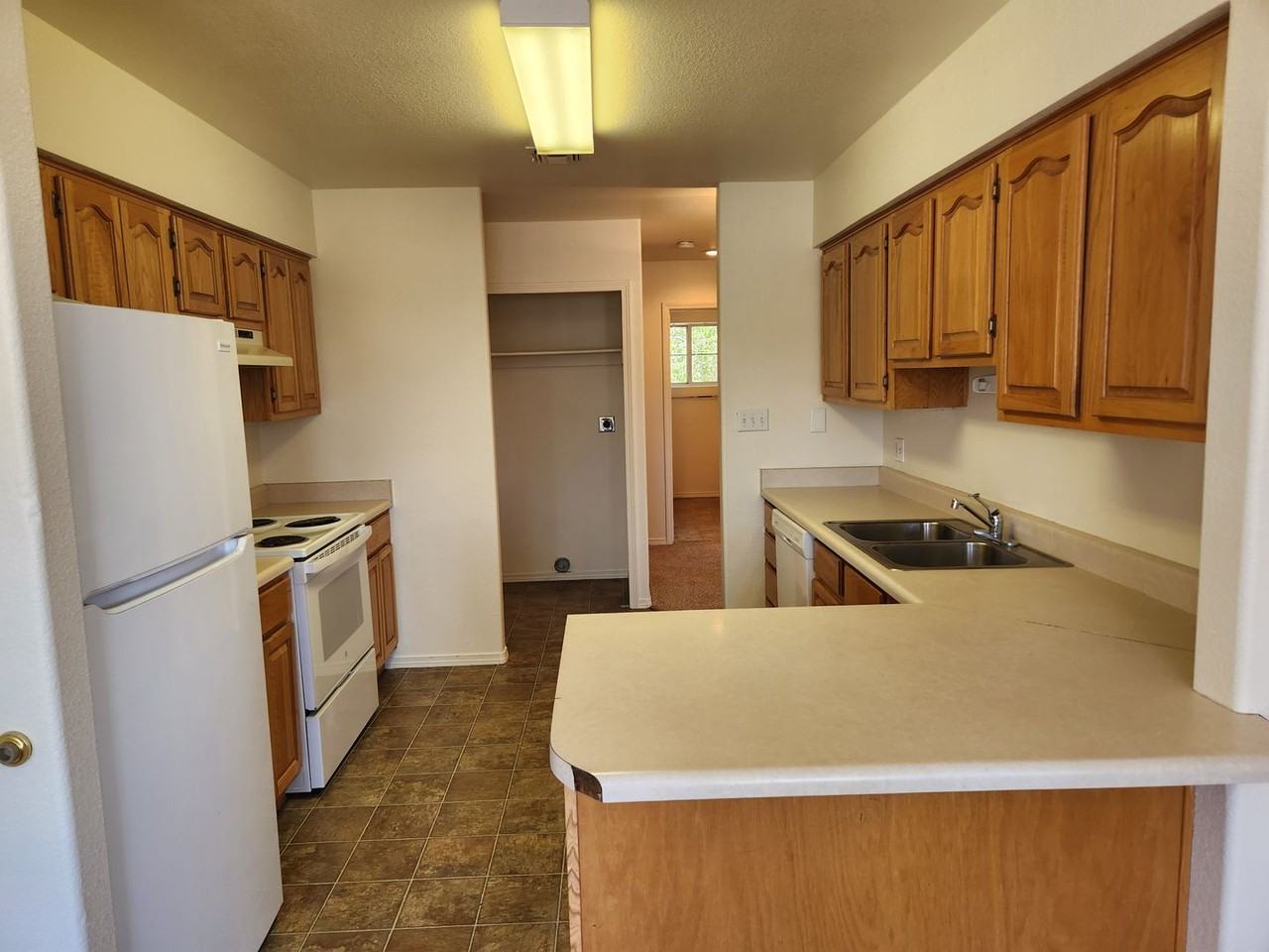 512 W Longhorn Rd - Photo 7 of 18