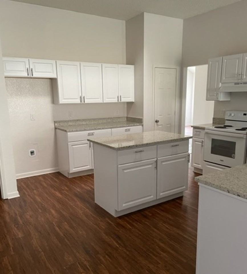 1118 Vaden Ave - Photo 2 of 11