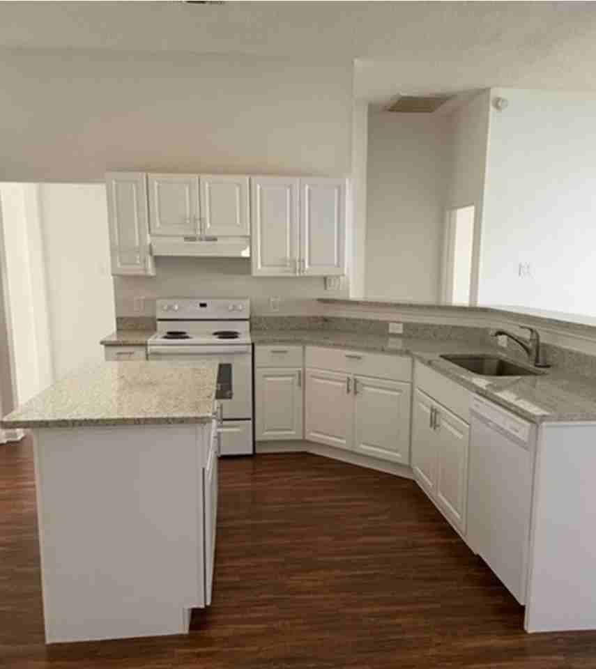 1118 Vaden Ave - Photo 3 of 11