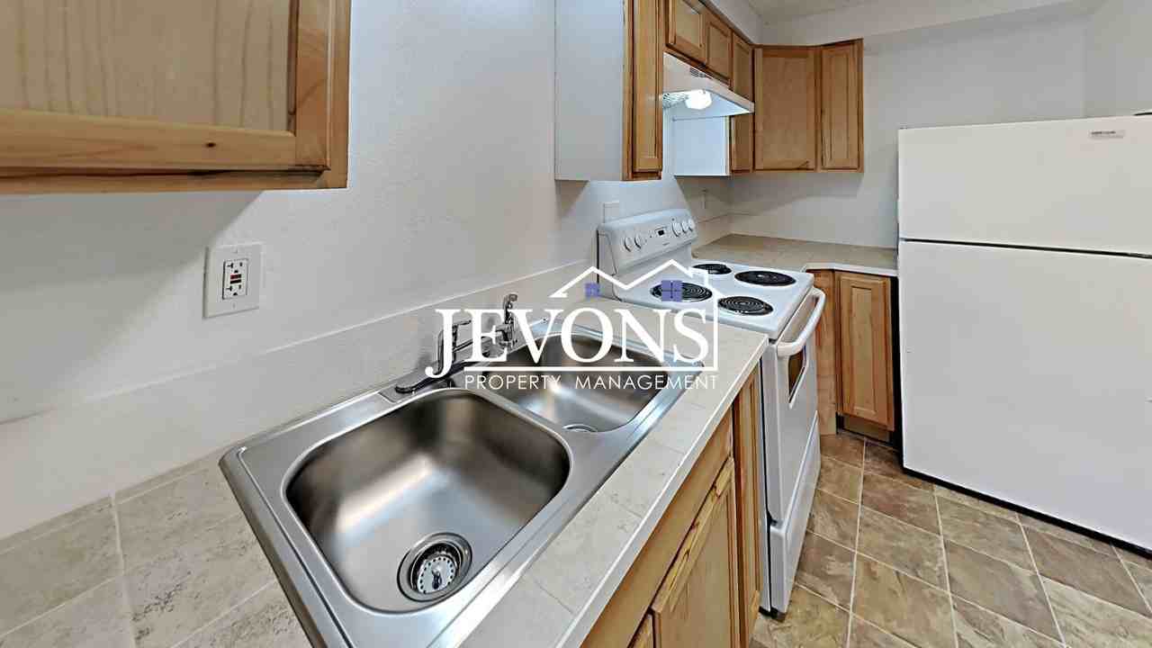 1117 Willow St Yakima, WA 98902 - Photo 2 of 31