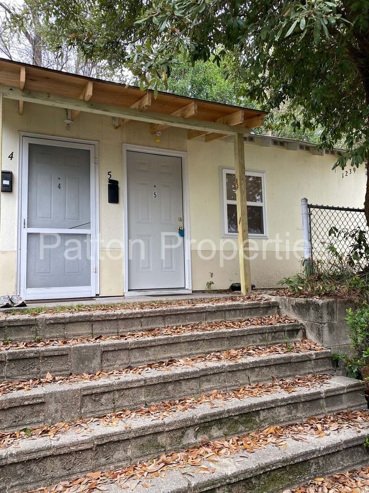 1239 N. Millwood Ave - Photo 2 of 8