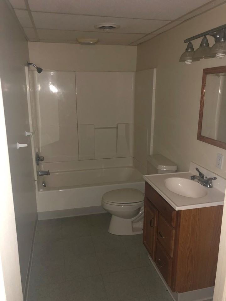 1040 N George St - Photo 2 of 7