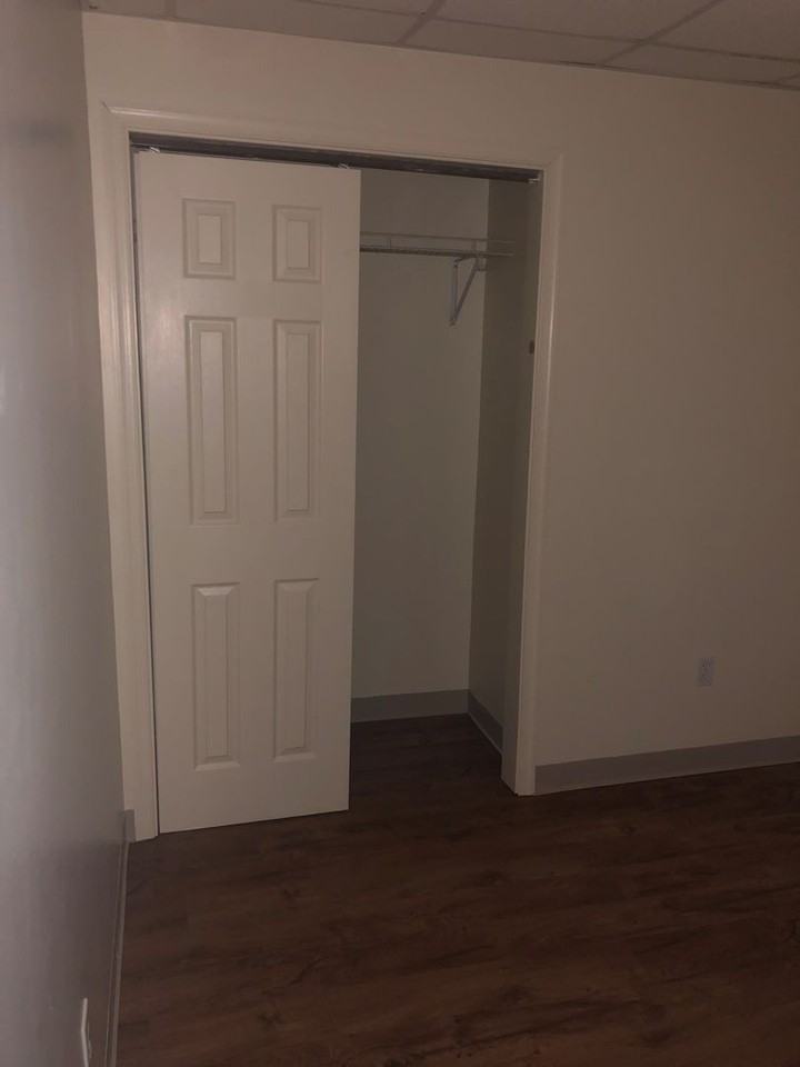 1040 N George St - Photo 3 of 7