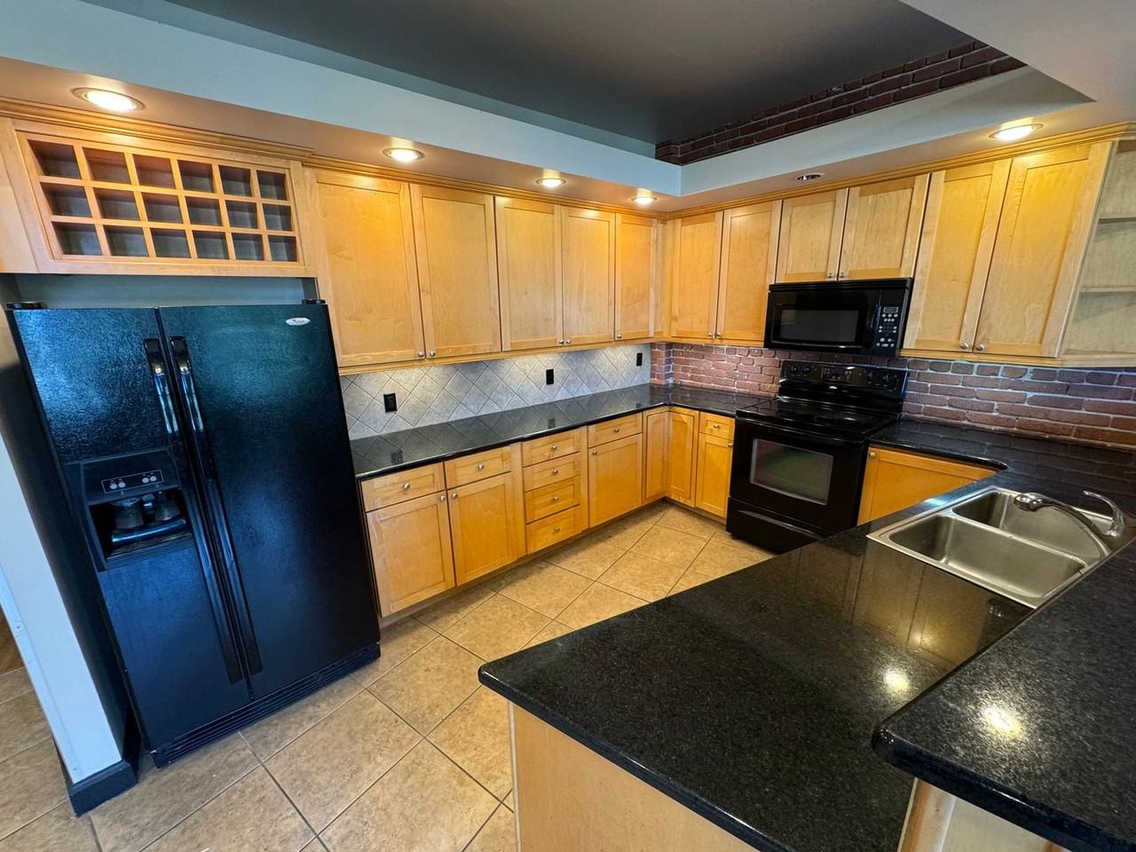431 W Walnut St #B - Photo 7 of 19
