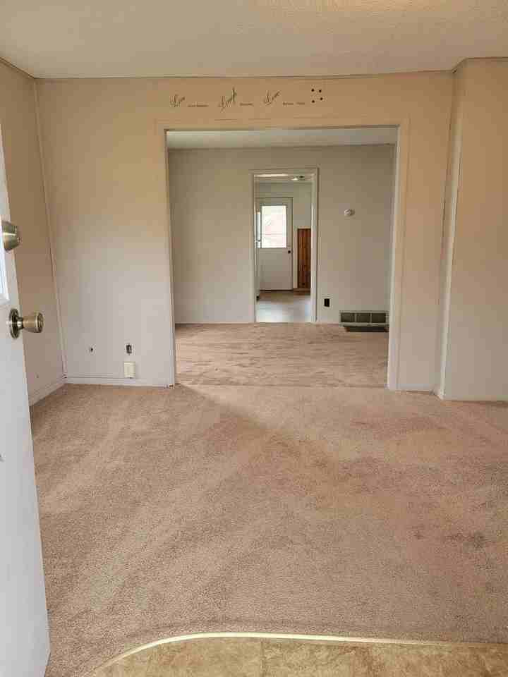 533 W Kinne St - Photo 3 of 23