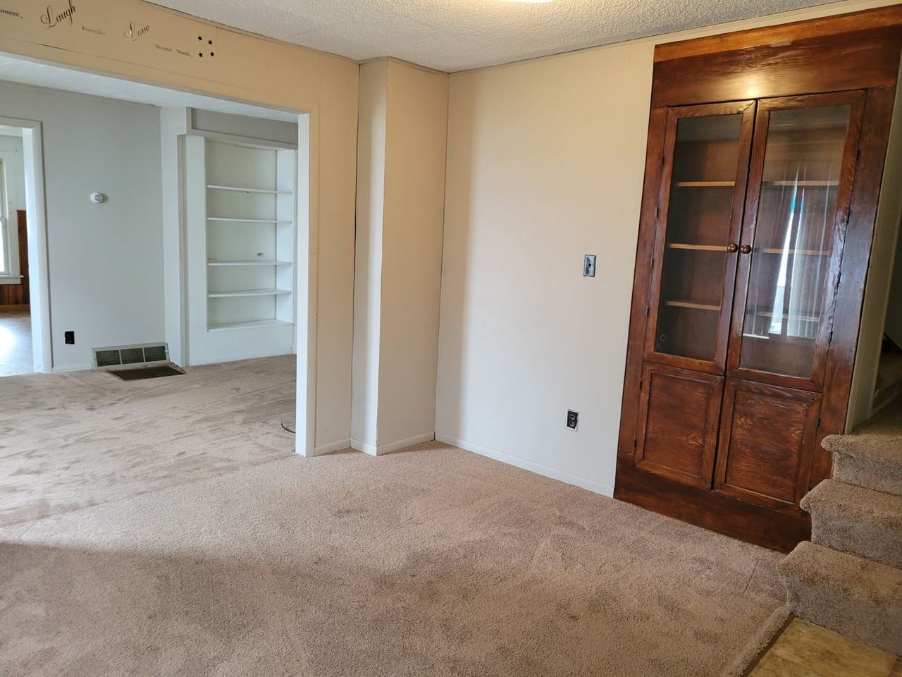 533 W Kinne St - Photo 4 of 23
