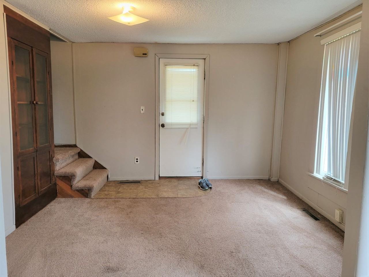 533 W Kinne St - Photo 5 of 23