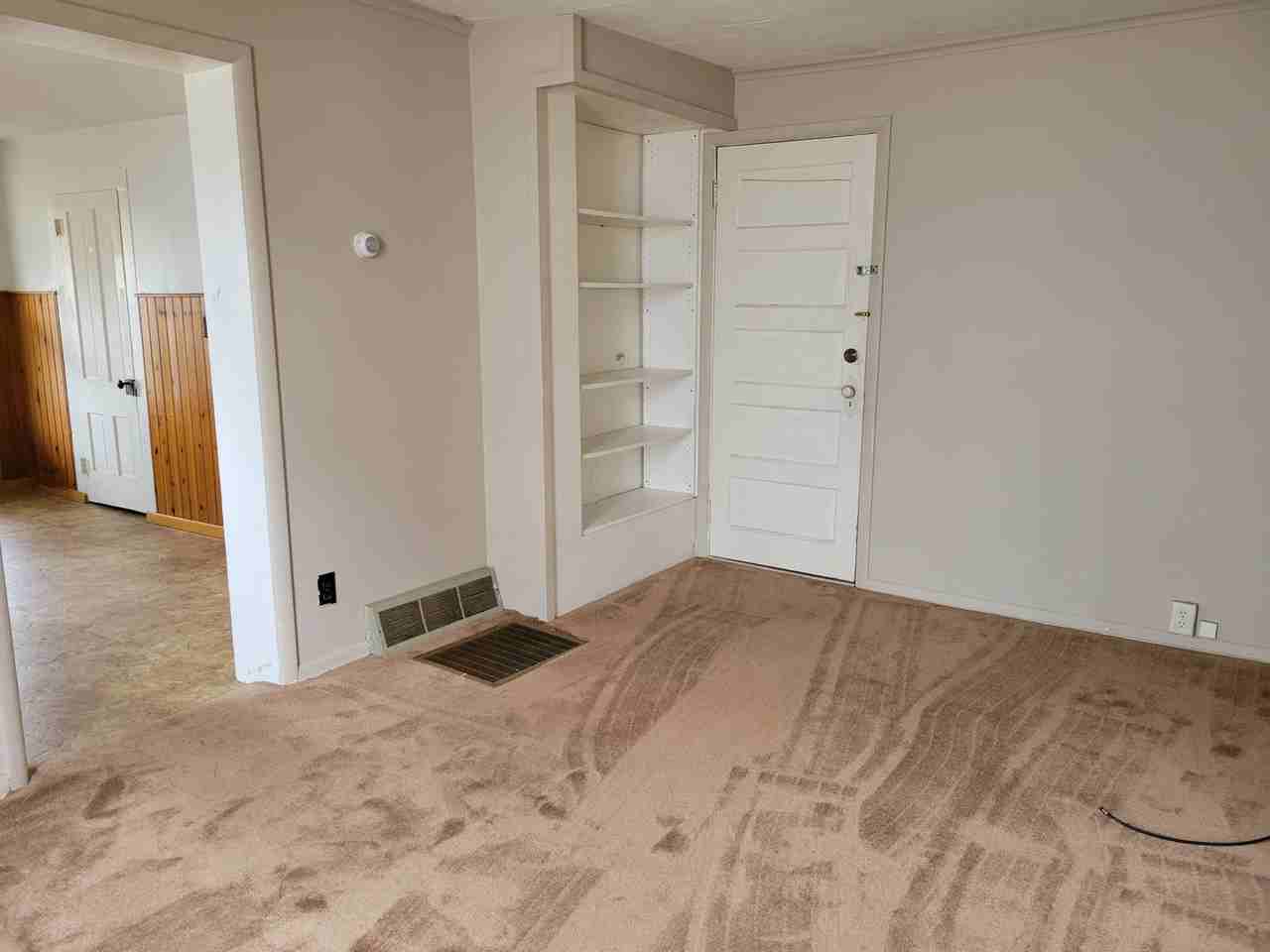 533 W Kinne St - Photo 7 of 23