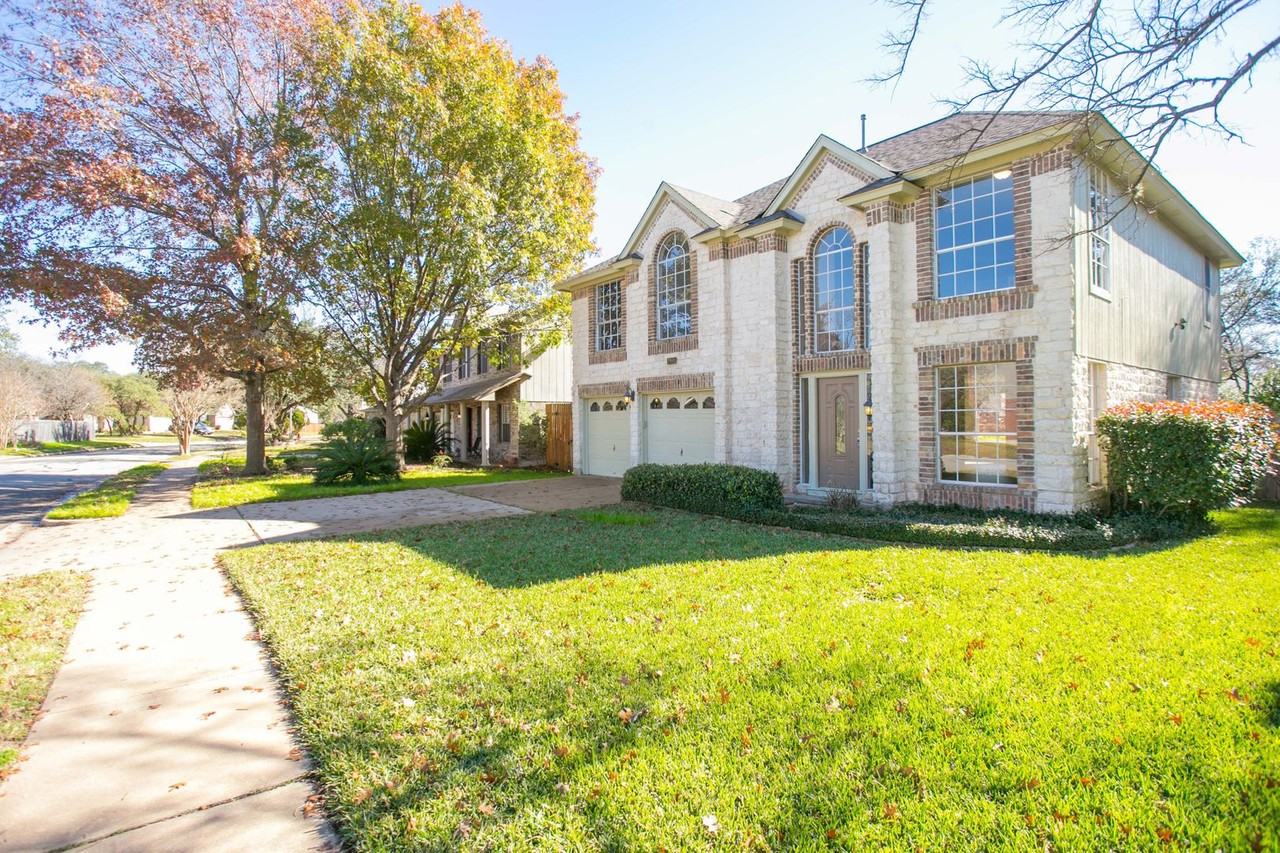 7901 Taranto Dr - Photo 3 of 33