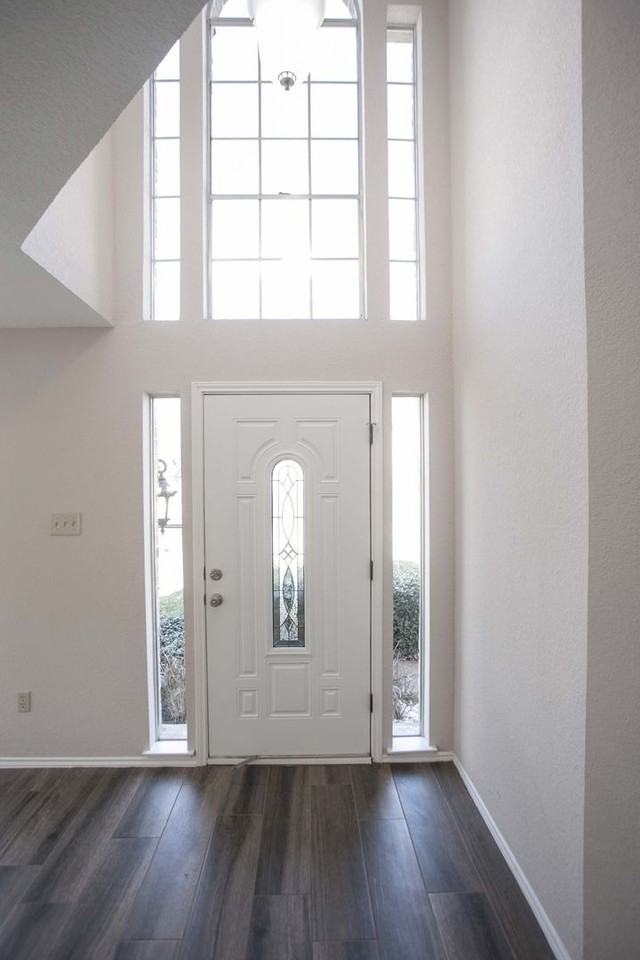 7901 Taranto Dr - Photo 4 of 33
