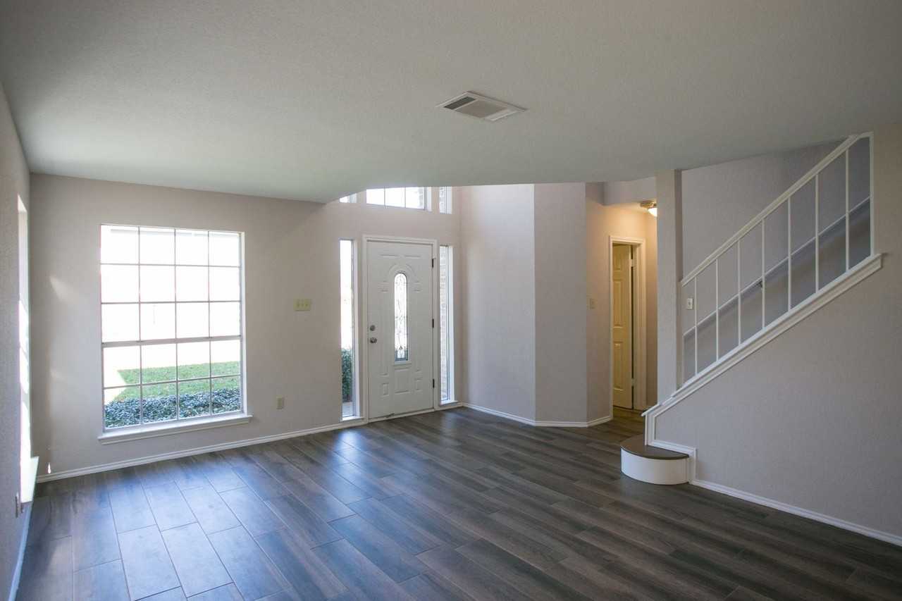 7901 Taranto Dr - Photo 5 of 33