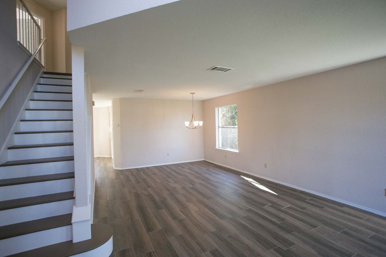 7901 Taranto Dr - Photo 7 of 33