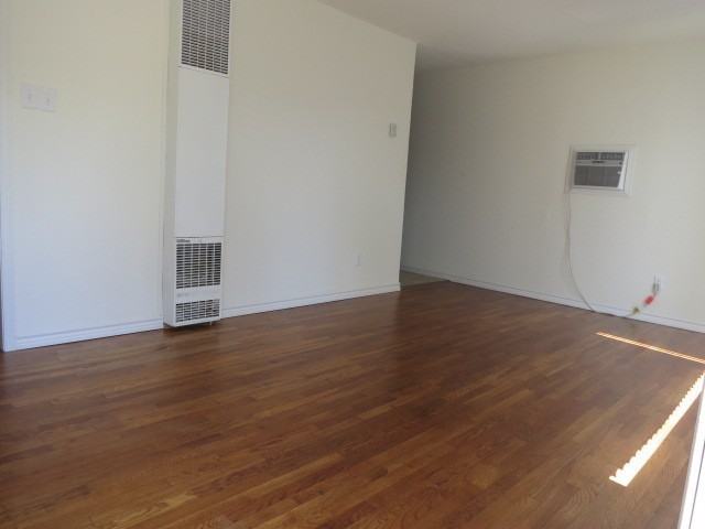 4614 Crockett St - Photo 2 of 9