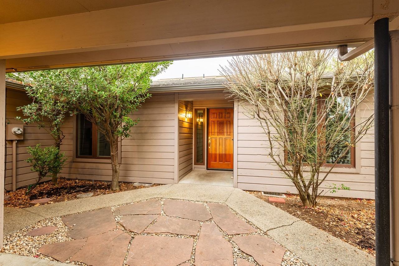 3165 W Catalina Ln - Photo 3 of 44