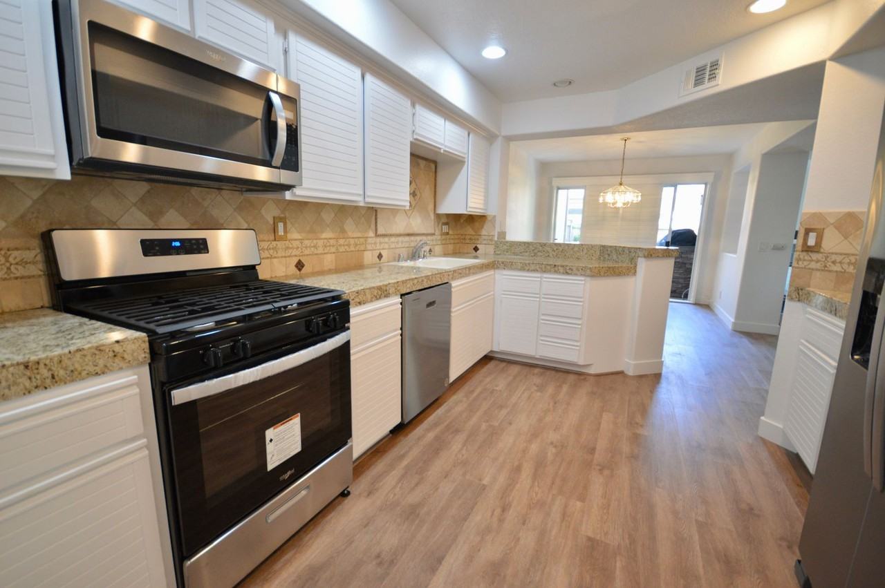 8051 E Snowberry Ln - Photo 2 of 23