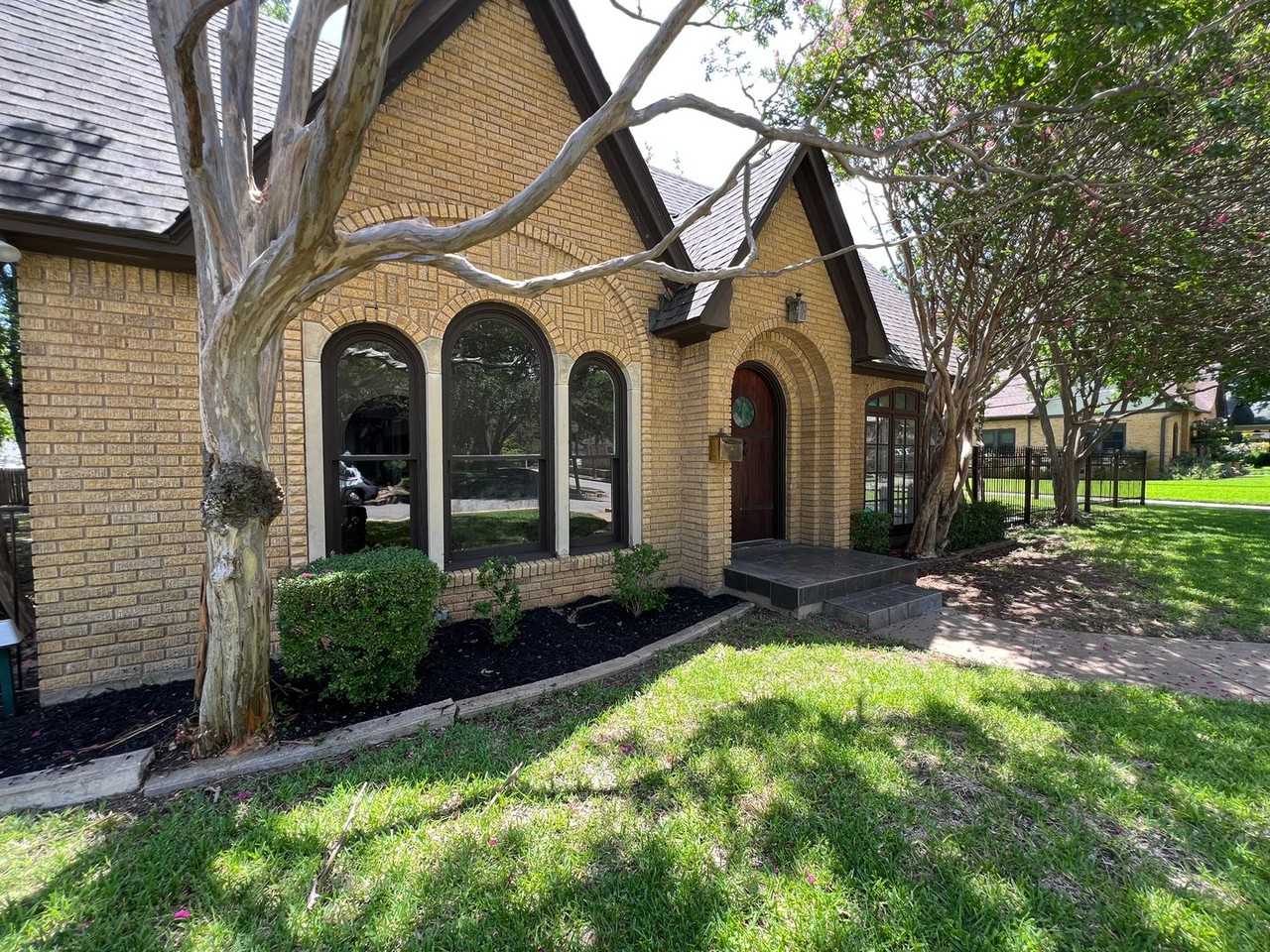 2571 Waits Ave - Photo 3 of 48