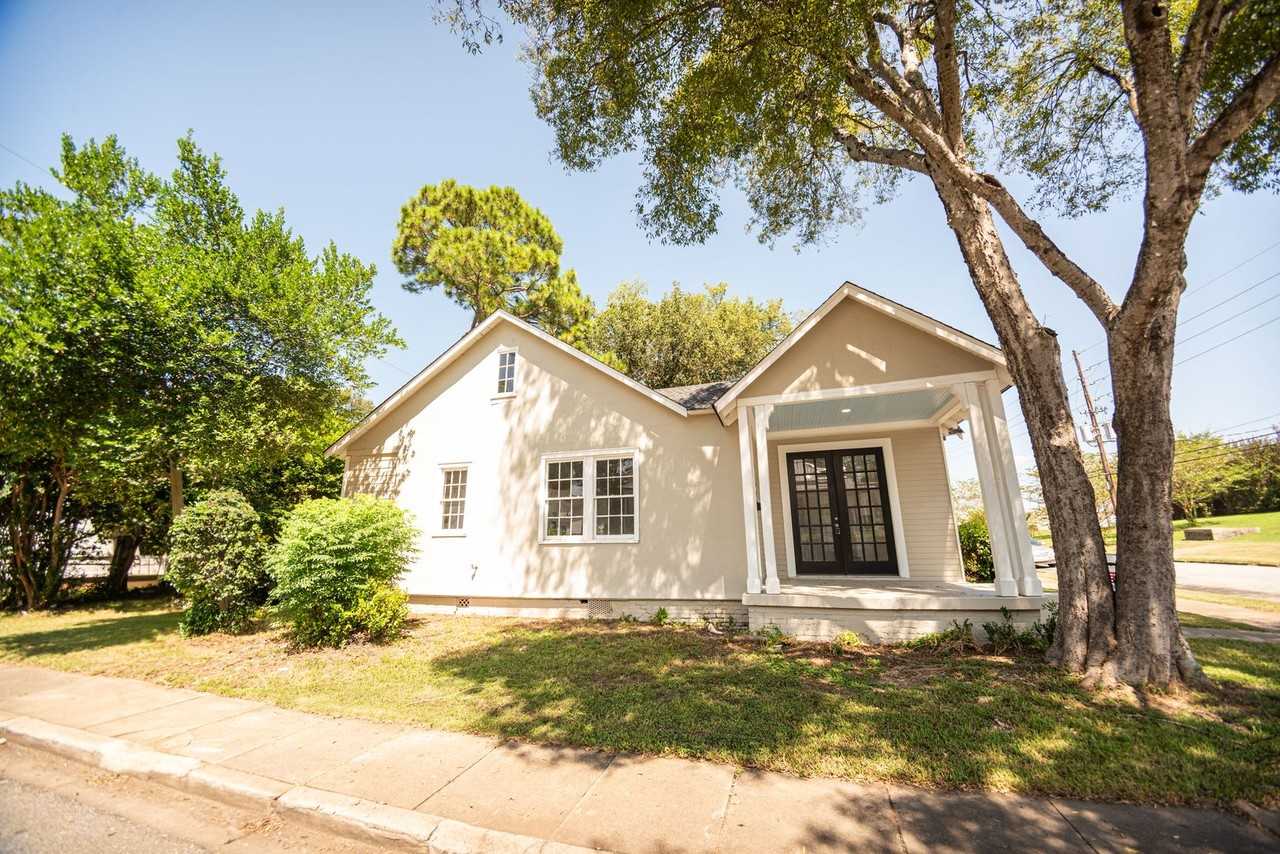 2901 1st Ave - Photo 2 of 17
