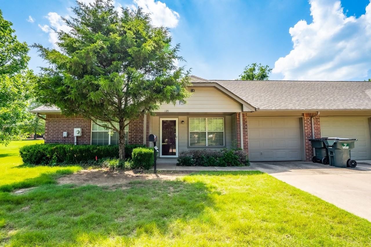 218 S 19th St, Collinsville, OK 74021 2 Bedroom House for 1,300/month