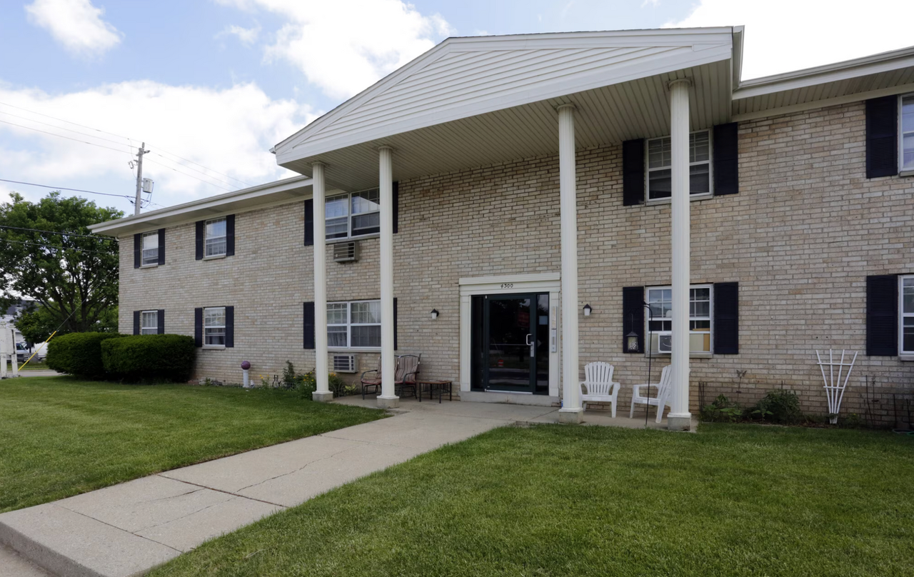 Colonial Manor Apartments - Photo 2 of 33