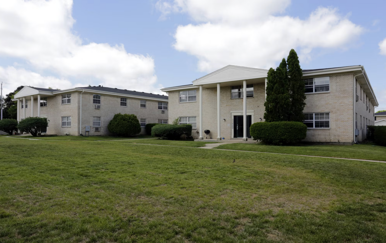 Colonial Manor Apartments - Photo 4 of 33
