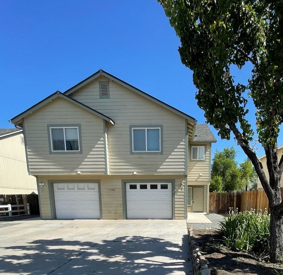 1306 Kimmerling Rd - Photo 2 of 11