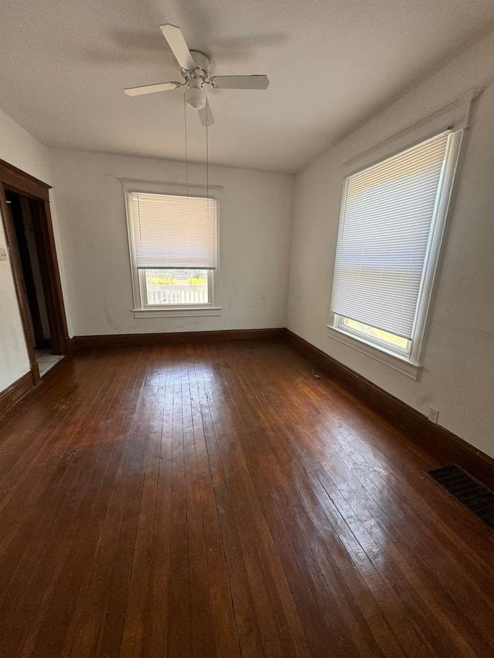 229 S Paul St - Photo 4 of 6