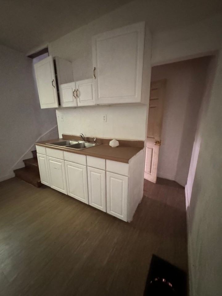 229 S Paul St - Photo 5 of 6