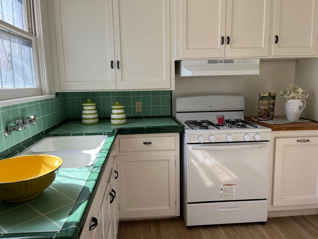 1115 Washburn Ave - Photo 3 of 6