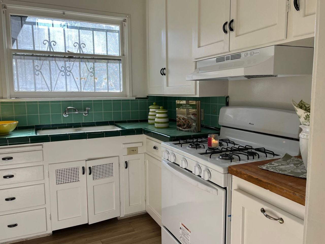 1115 Washburn Ave - Photo 5 of 6