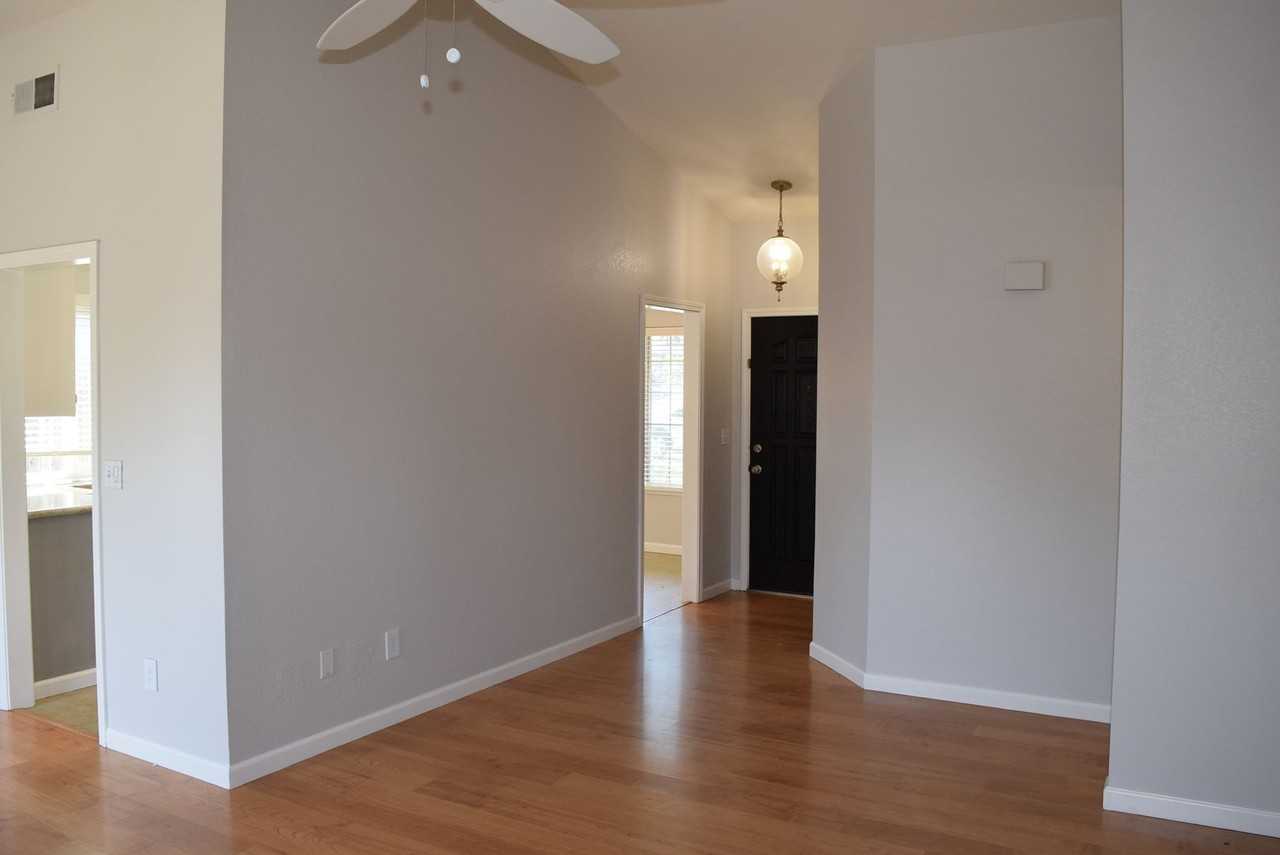 1209 Ross Ct - Photo 2 of 15