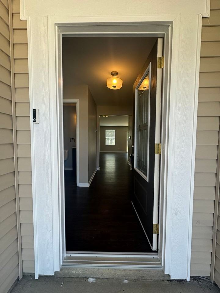 261 Windwood Dr - Photo 2 of 25