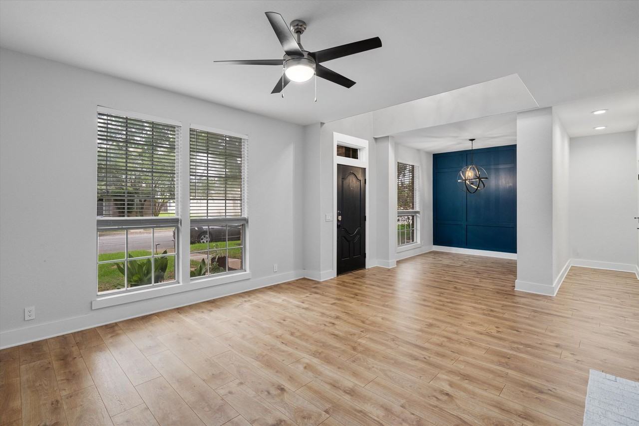 1203 Thackeray Ln - Photo 5 of 38