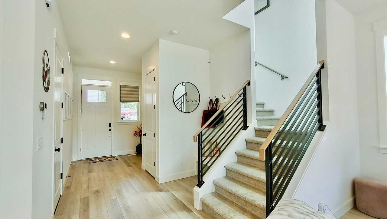 11658 Nw Northern Ln - Photo 2 of 35