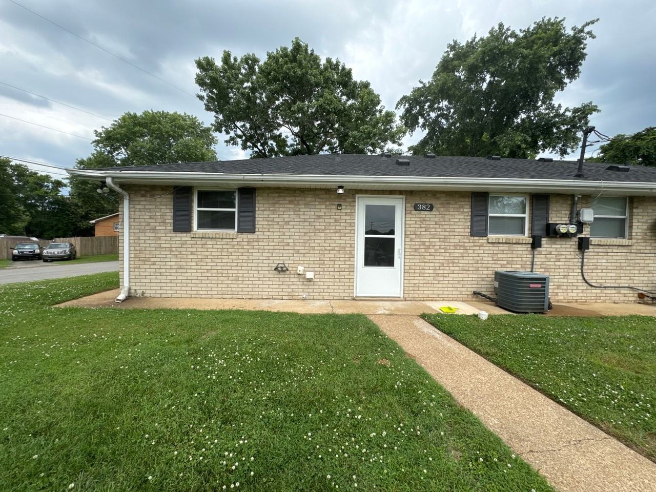 382 Monaco Dr - Photo 3 of 10