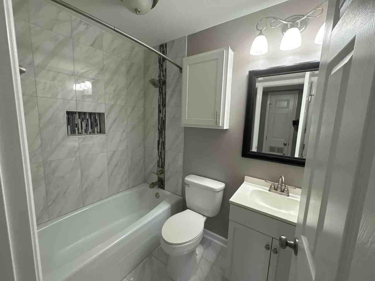 382 Monaco Dr - Photo 5 of 10