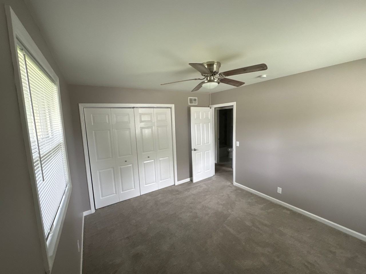 382 Monaco Dr - Photo 7 of 10
