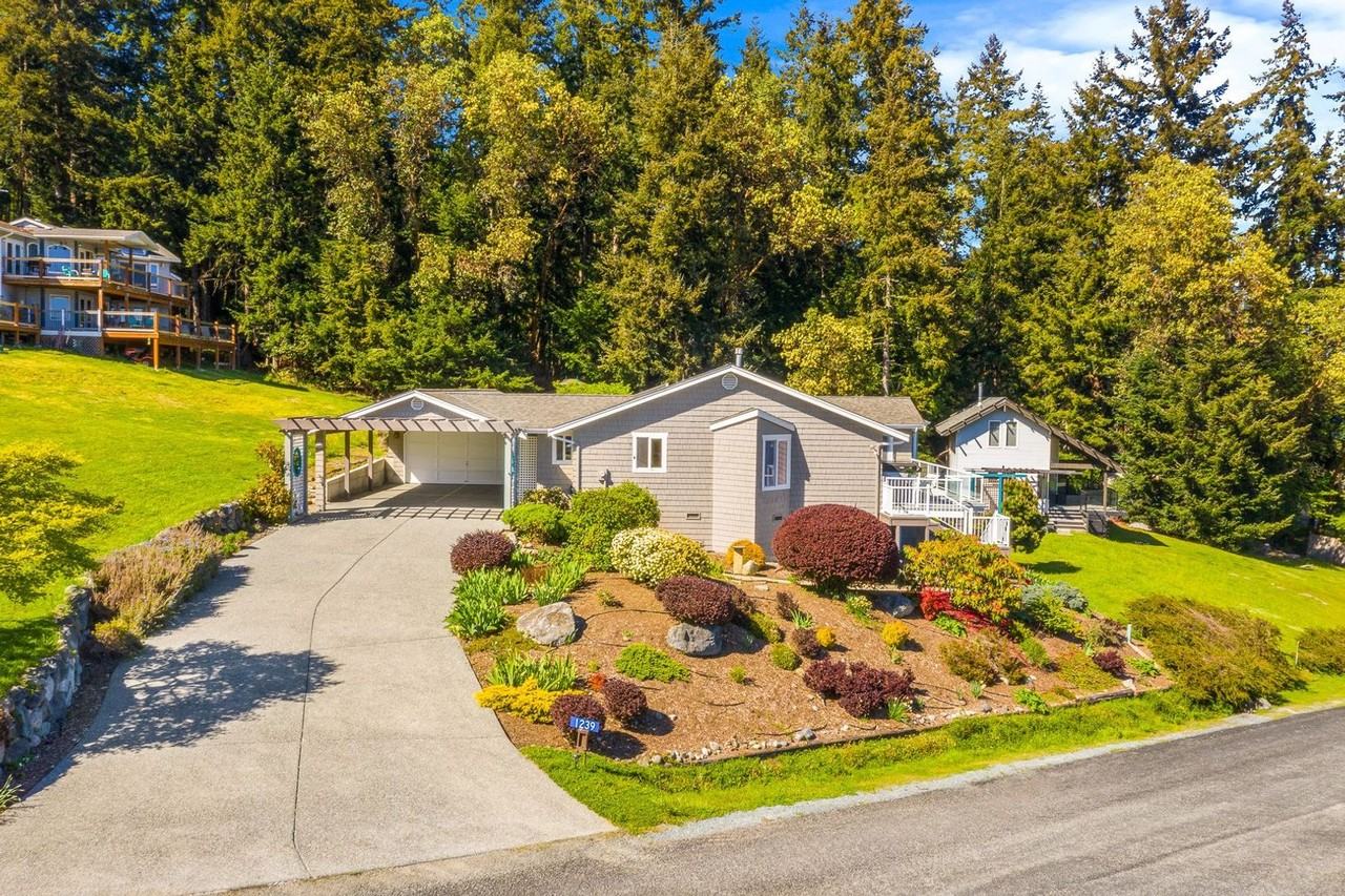 1239 Rainbow Ln - Photo 3 of 45