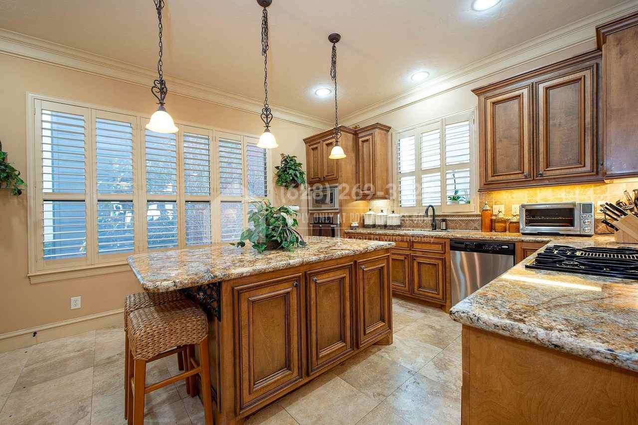 1817 Houston Ave - Photo 2 of 27