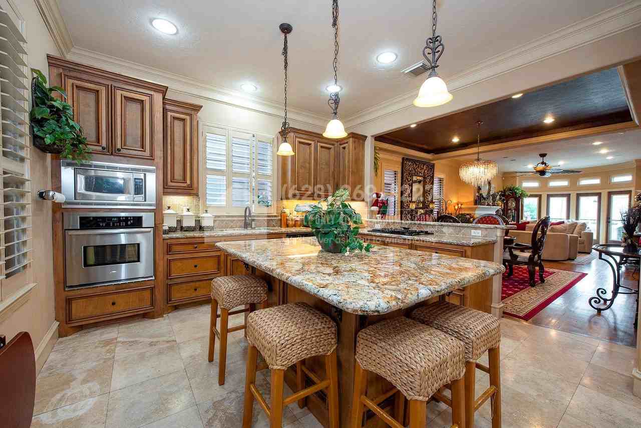 1817 Houston Ave - Photo 3 of 27